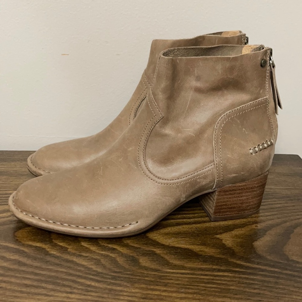 UGG Bandara Ankle Boot Sahara Size 8.5 WORN ONE TIME SINCE PURCHASED